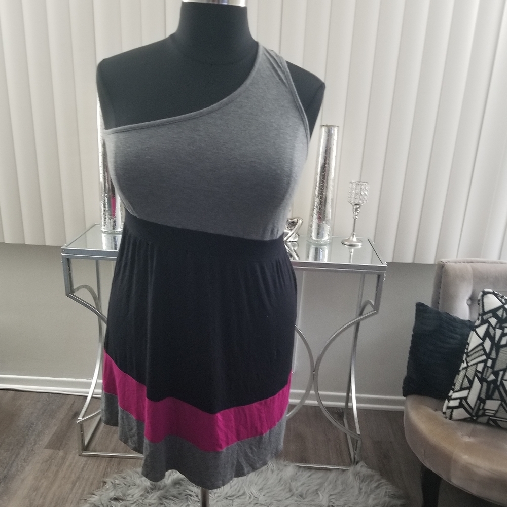 Two toned one shoulder above the knee dress